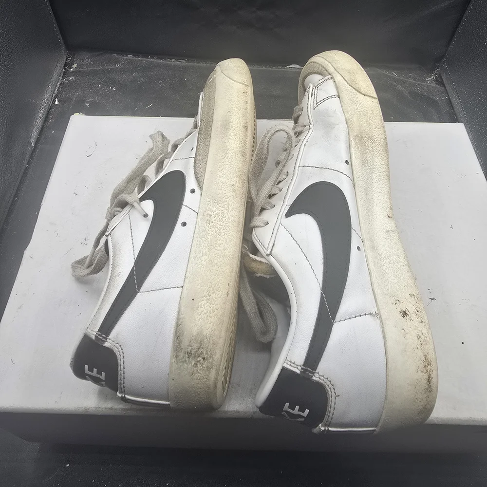 Nike‎ Dunks White And Black Lace Up Women Sneakers Size 8
